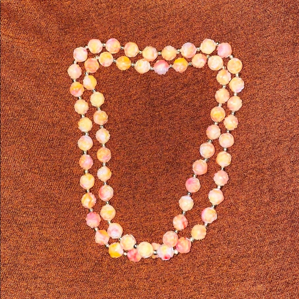 Necklace. Costume jewelry.